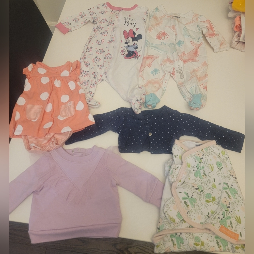 Newborn clothing lot